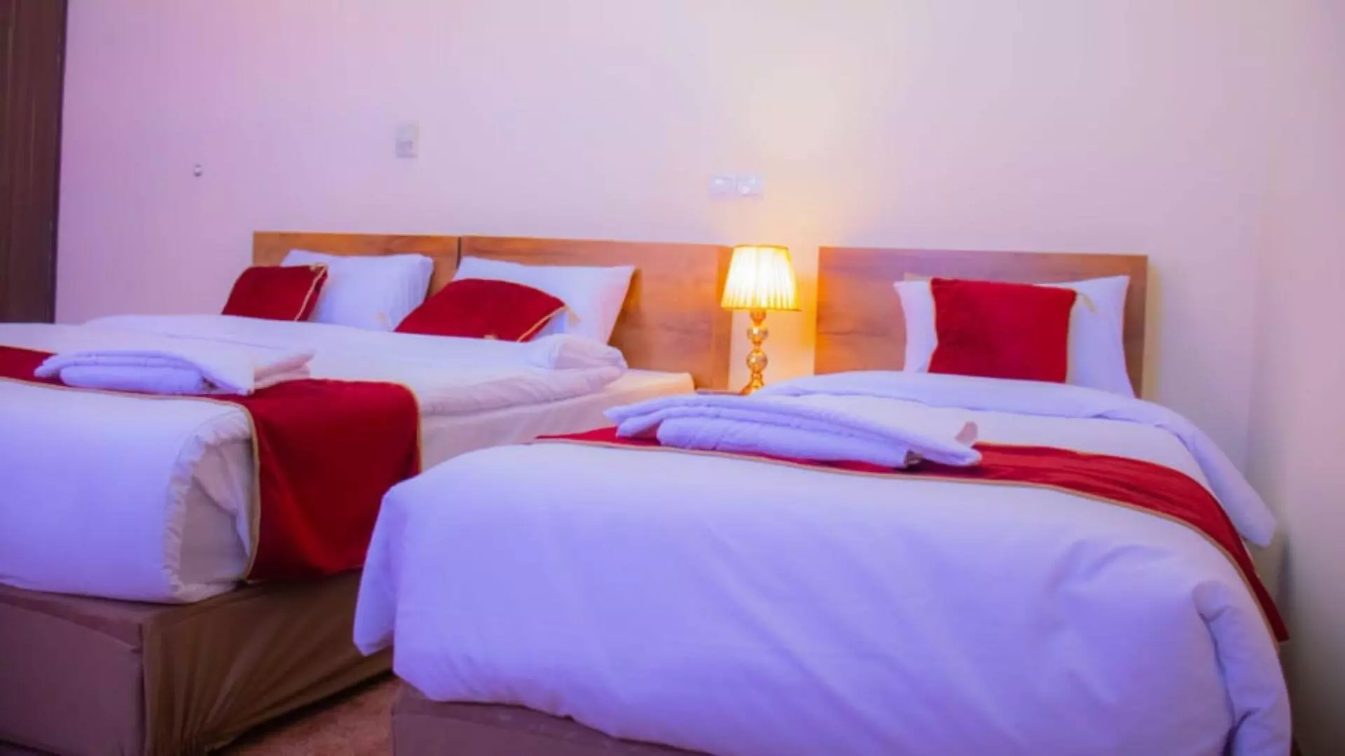 هتل گل افرا شیراز - اتاق 3 تخته (1 تخت 2 نفره 1 تخت 1 نفره)