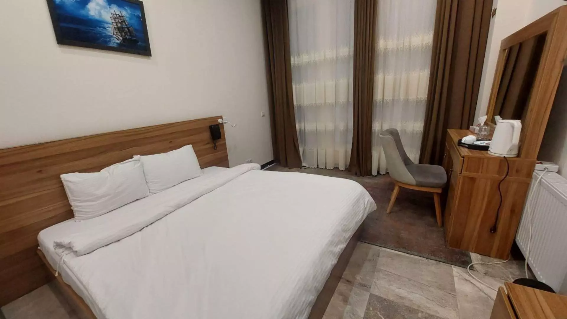 هتل قصر یازده شیراز - اتاق 2 تخته (1 تخت 2 نفره)