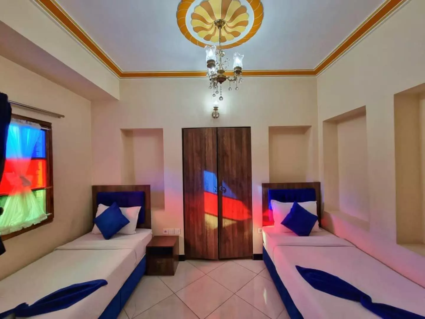 هتل پنج دری شیراز - اتاق 2 تخته (2 تخت  1 نفره)