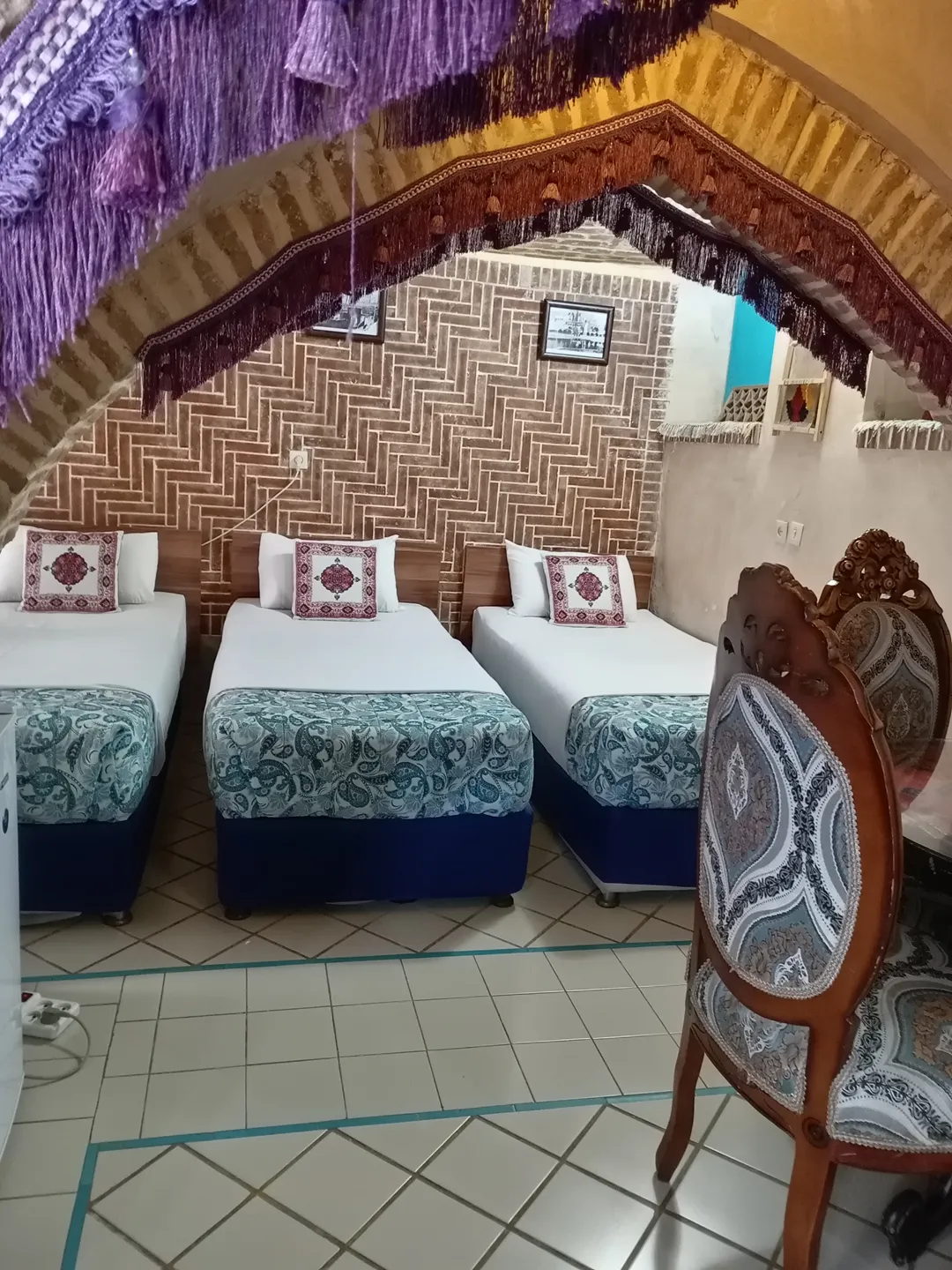 هتل ماه منیر شیراز - اتاق 3 تخته (3 تخت 1 نفره)