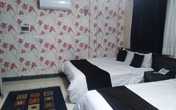 هتل قوام شیراز - اتاق 3 تخته (1 تخت 2 نفره 1 تخت 1 نفره)