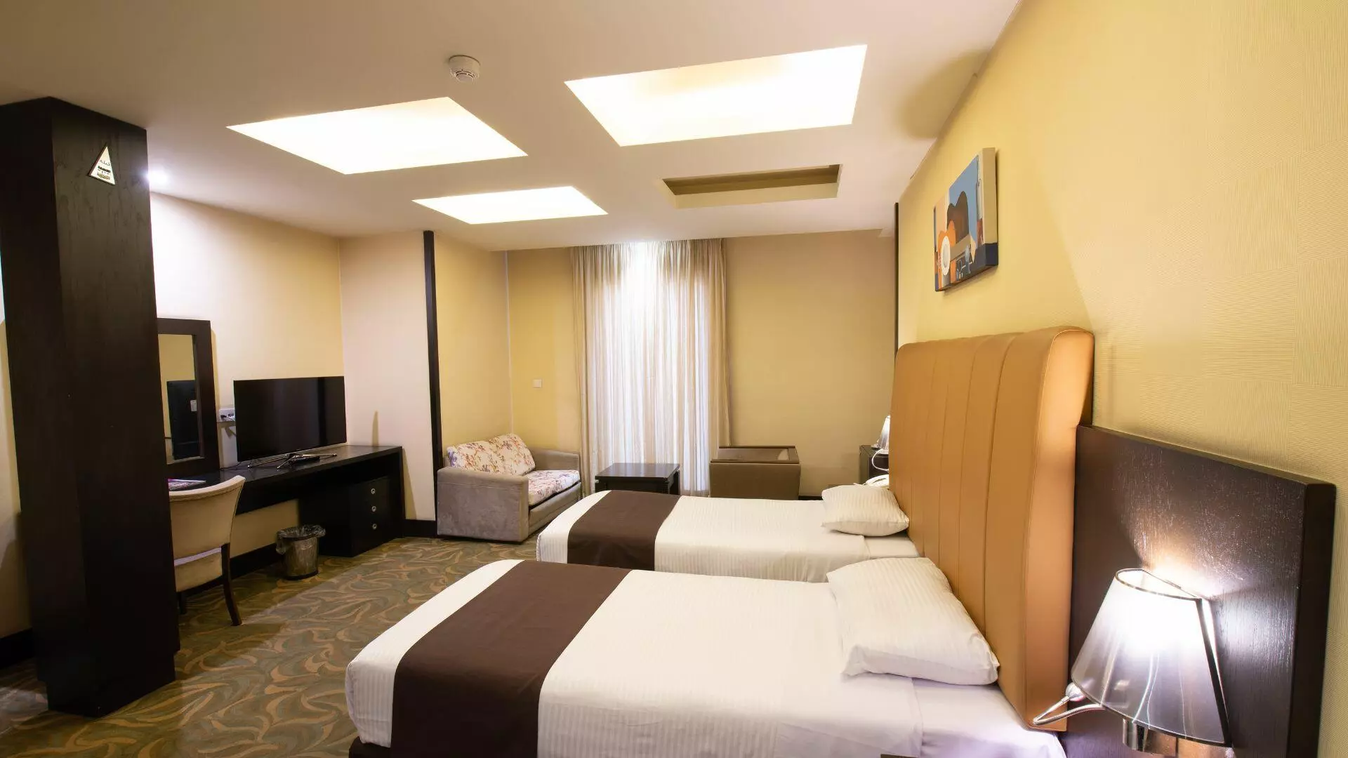 هتل رویال شیراز - اتاق 2 تخته (2 تخت 1 نفره)