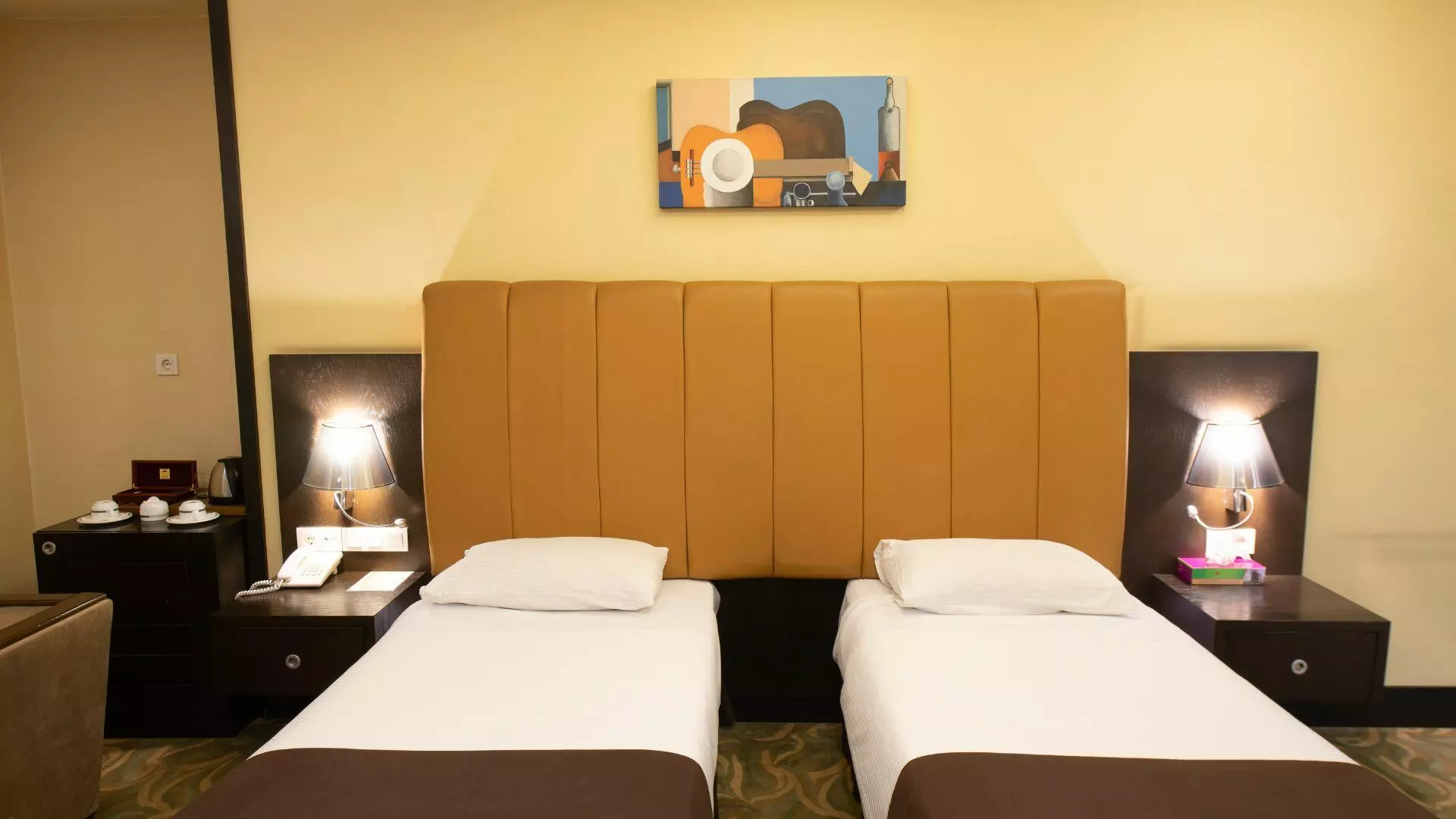 هتل رویال شیراز - اتاق 2 تخته (2 تخت 1 نفره)