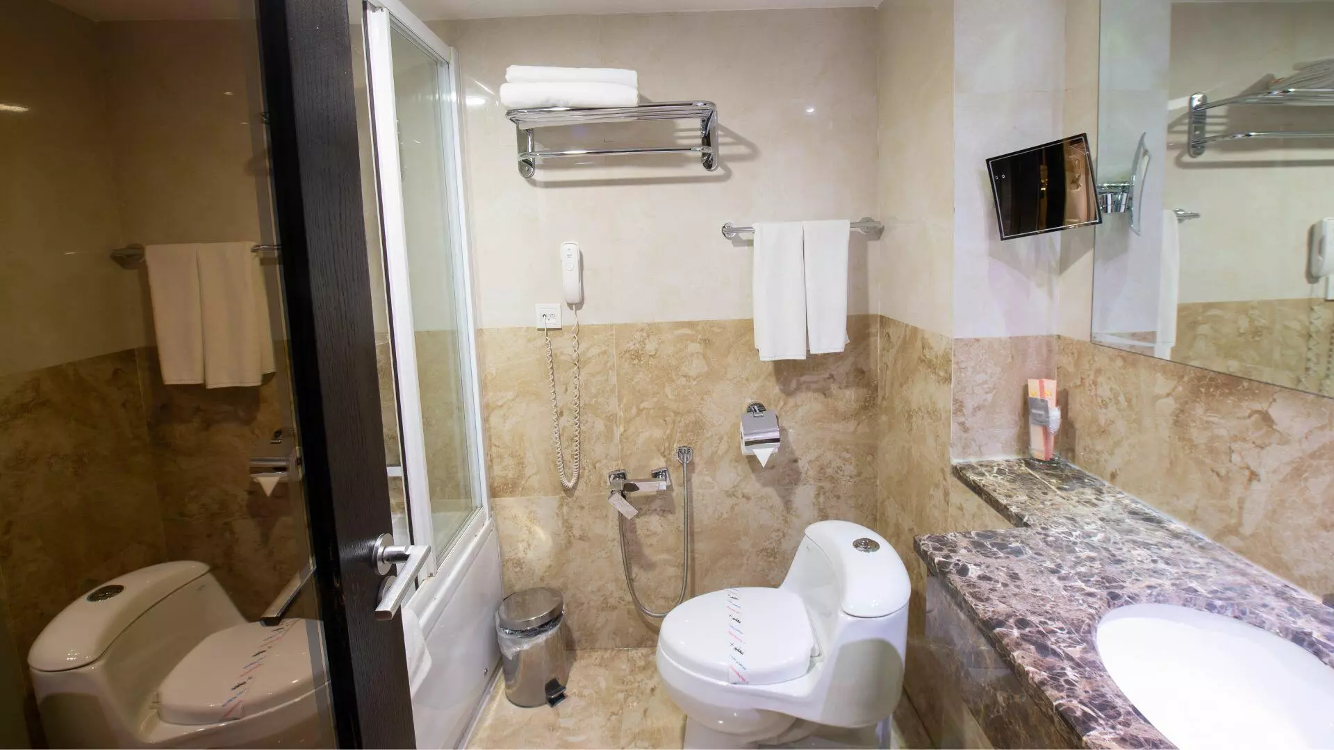 هتل رویال شیراز - سرویس بهداشتی 