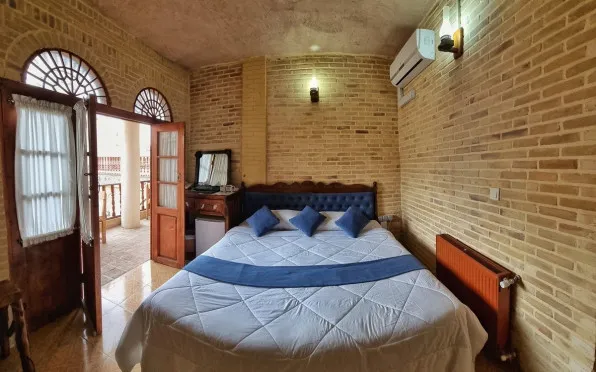 اقامتگاه سنتی فروغ مهر شیراز - اتاق 2 تخته (1 تخت 2 نفره)