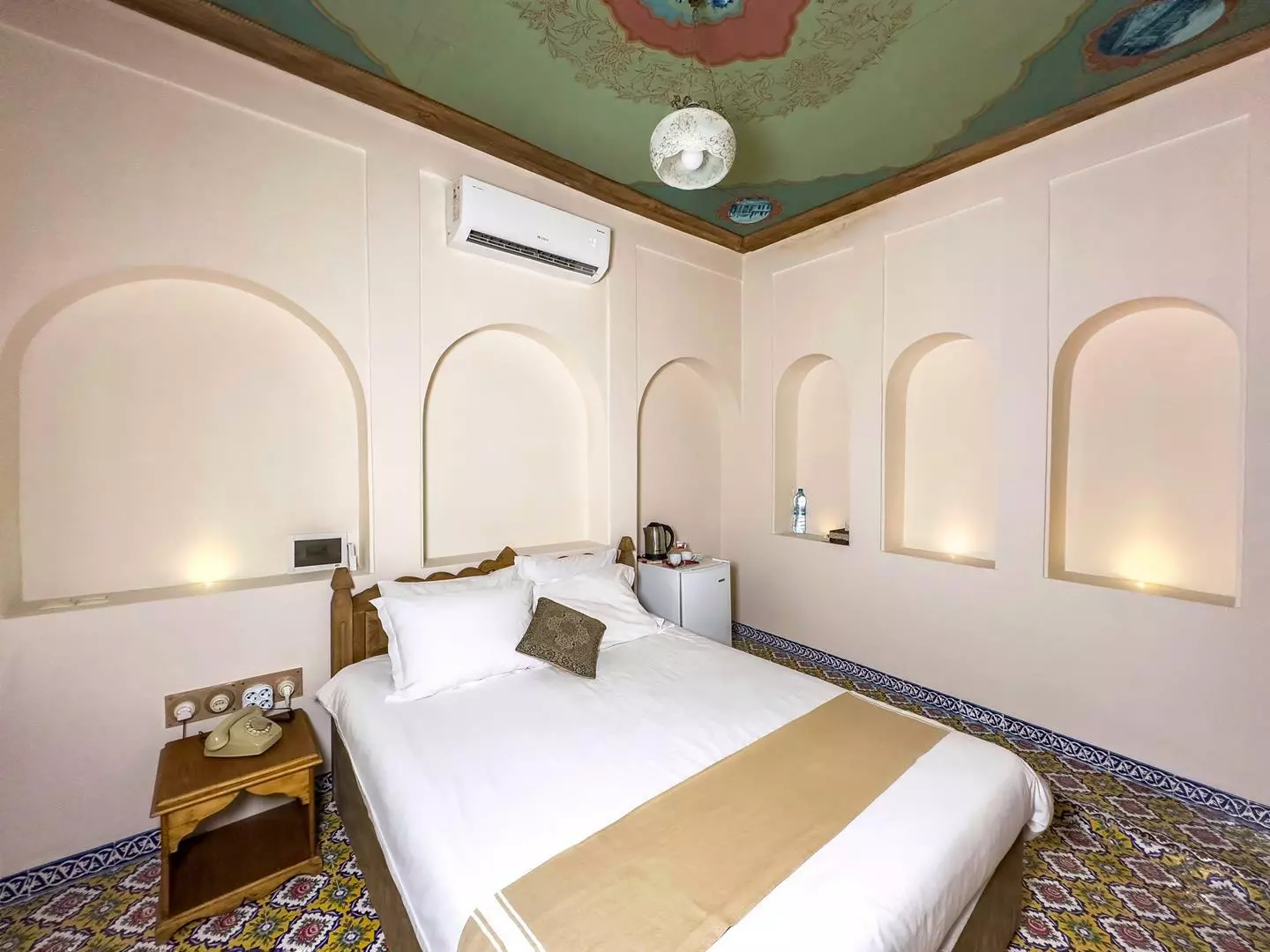 هتل بوتیک ایران مهر شیراز - اتاق 2 تخته (1 تخت 2 نفره)