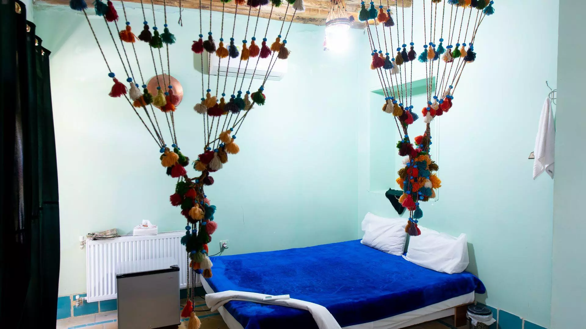 اقامتگاه بومگردی عمارت هفت رنگ شیراز - اتاق 2 تخته (1 تخت 2 نفره)