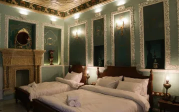 اقامتگاه بومگردی والاد شیراز - اتاق 3 تخته (1 تخت 2 نفره 1 تخت 1 نفره)