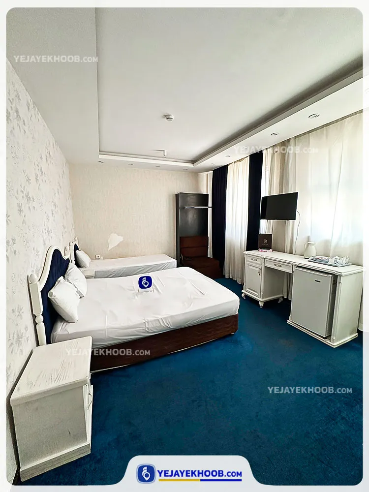 هتل سلما مشهد - اتاق 3 تخته (1 تخت 2 نفره و 1 تخت 1 نفره)