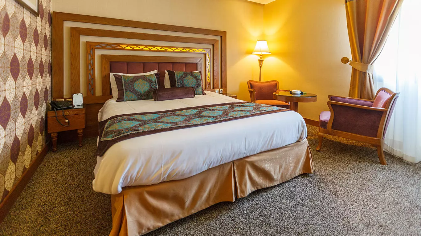 هتل آریو برزن شیراز - اتاق 2 تخته (1 تخت 2 نفره)