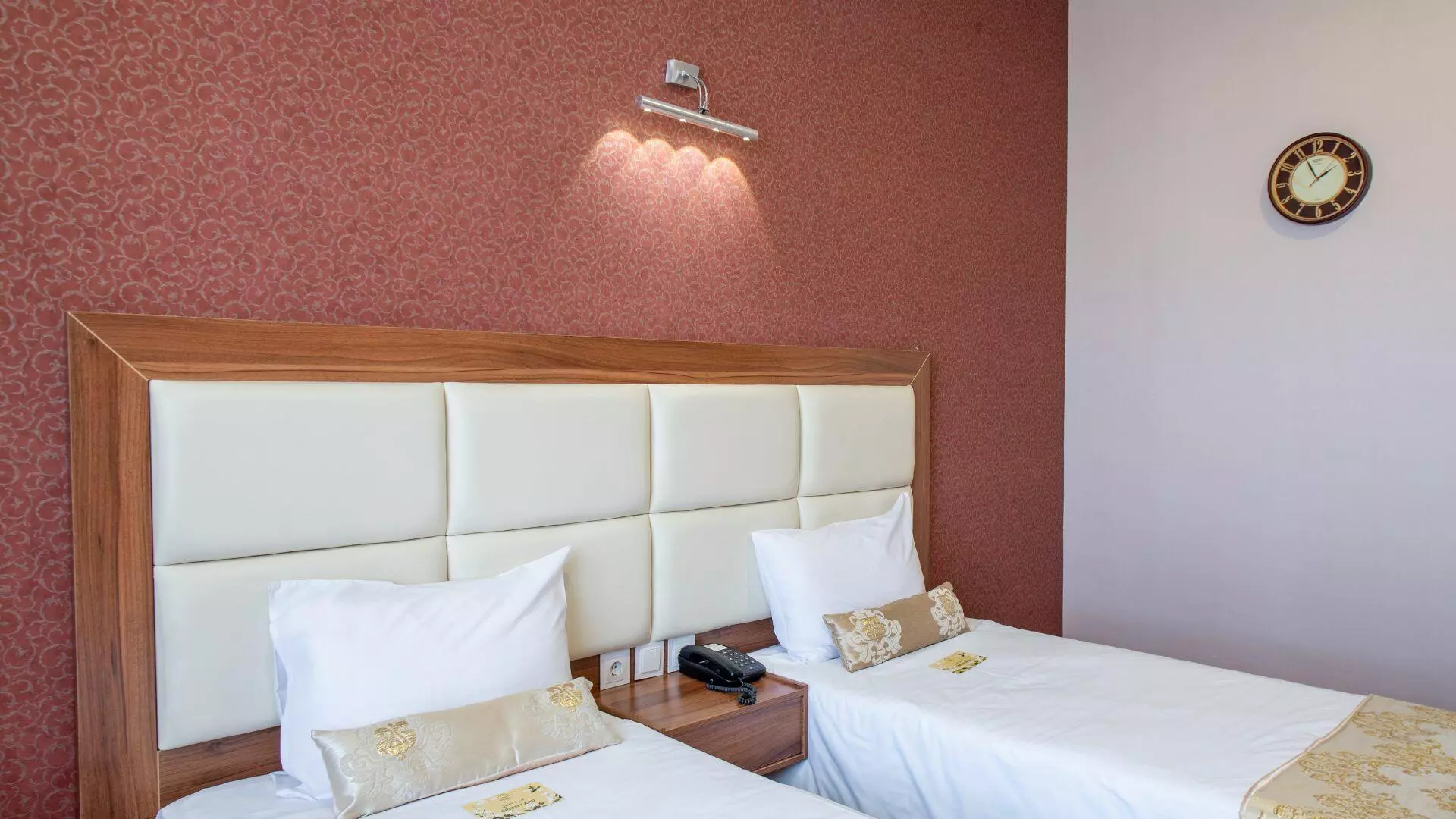 هتل بین الحرمین شیراز - اتاق 2 تخته (2 تخت 1 نفره)