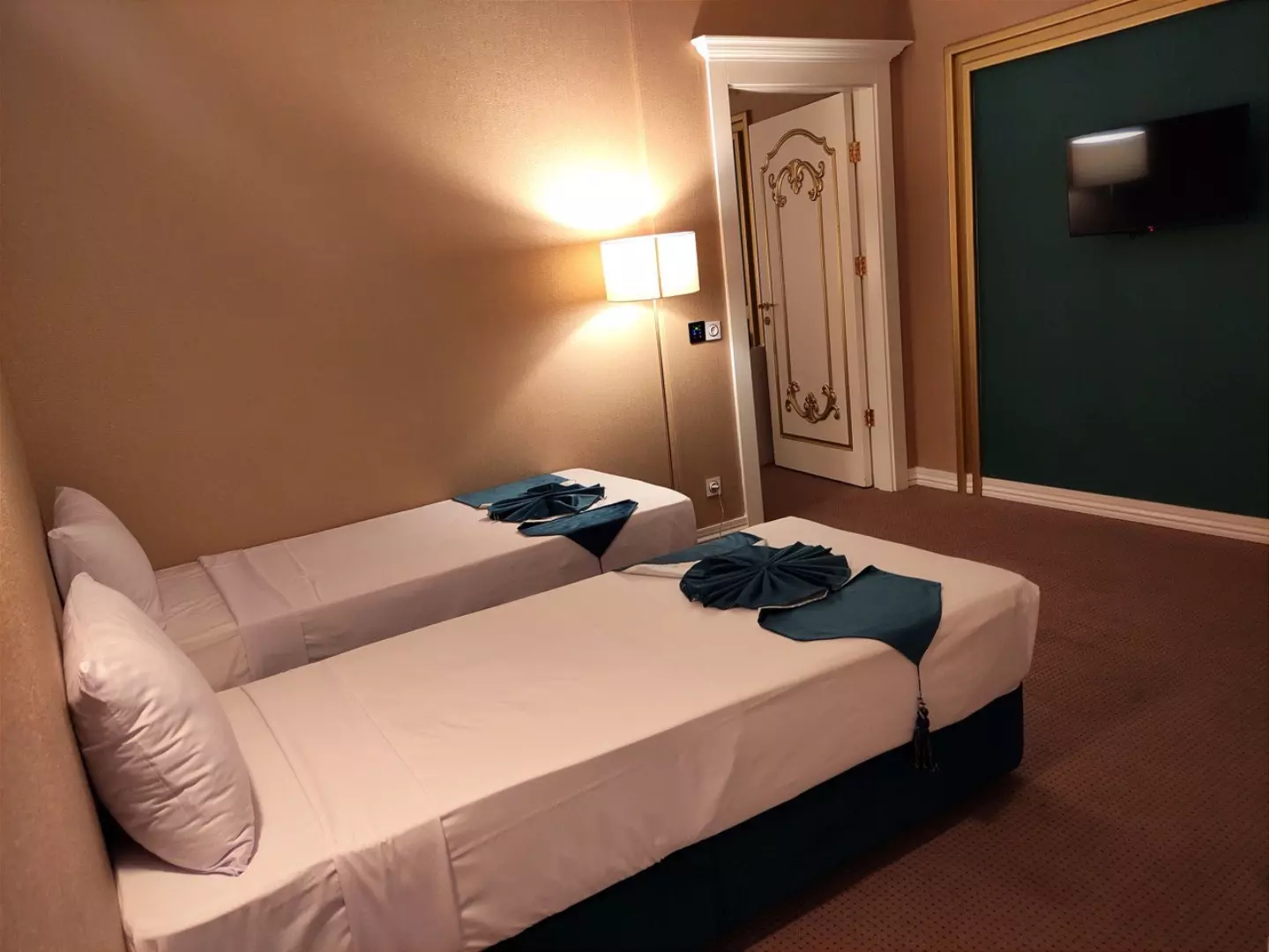 هتل امپراطور مشهد - اتاق 2 تخته (2 تخت 1 نفره)