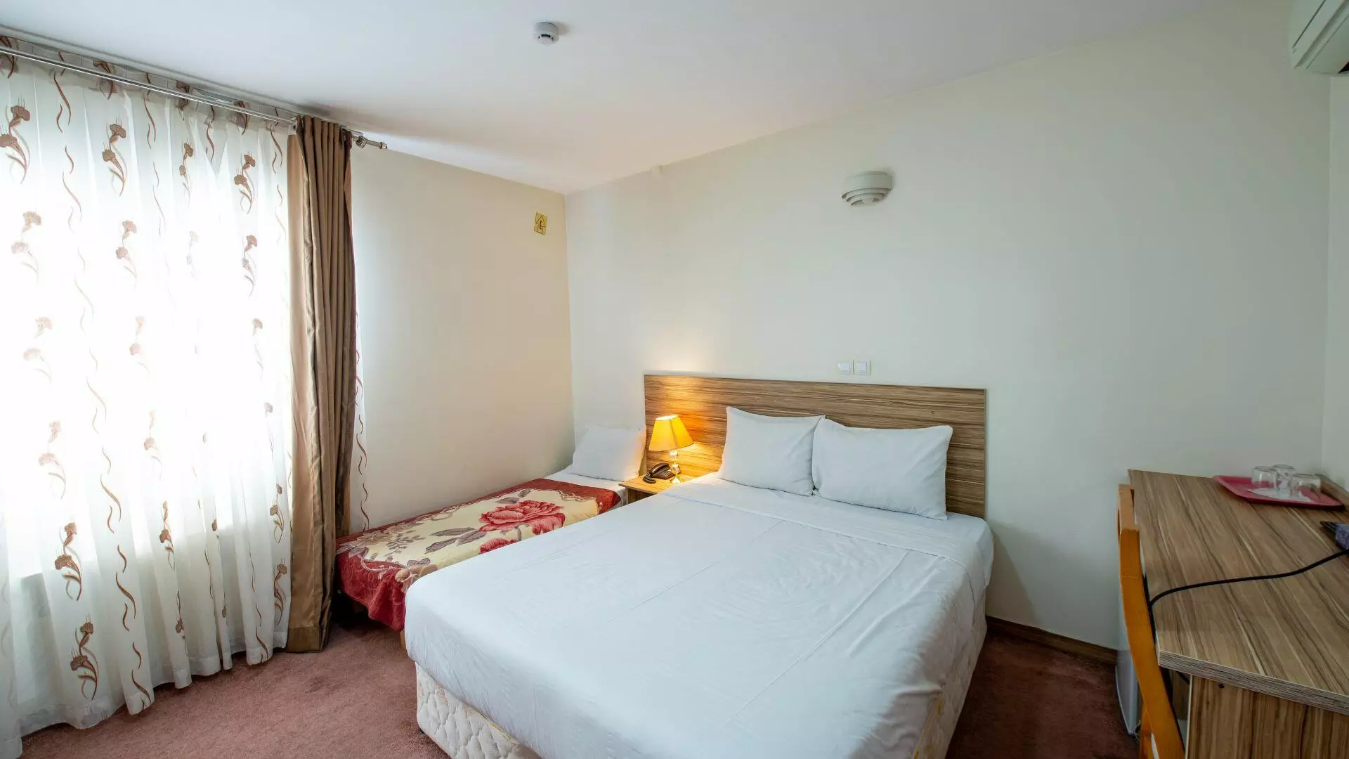 هتل نصیرالملک شیراز - اتاق 2 تخته (1 تخت 2 نفره)