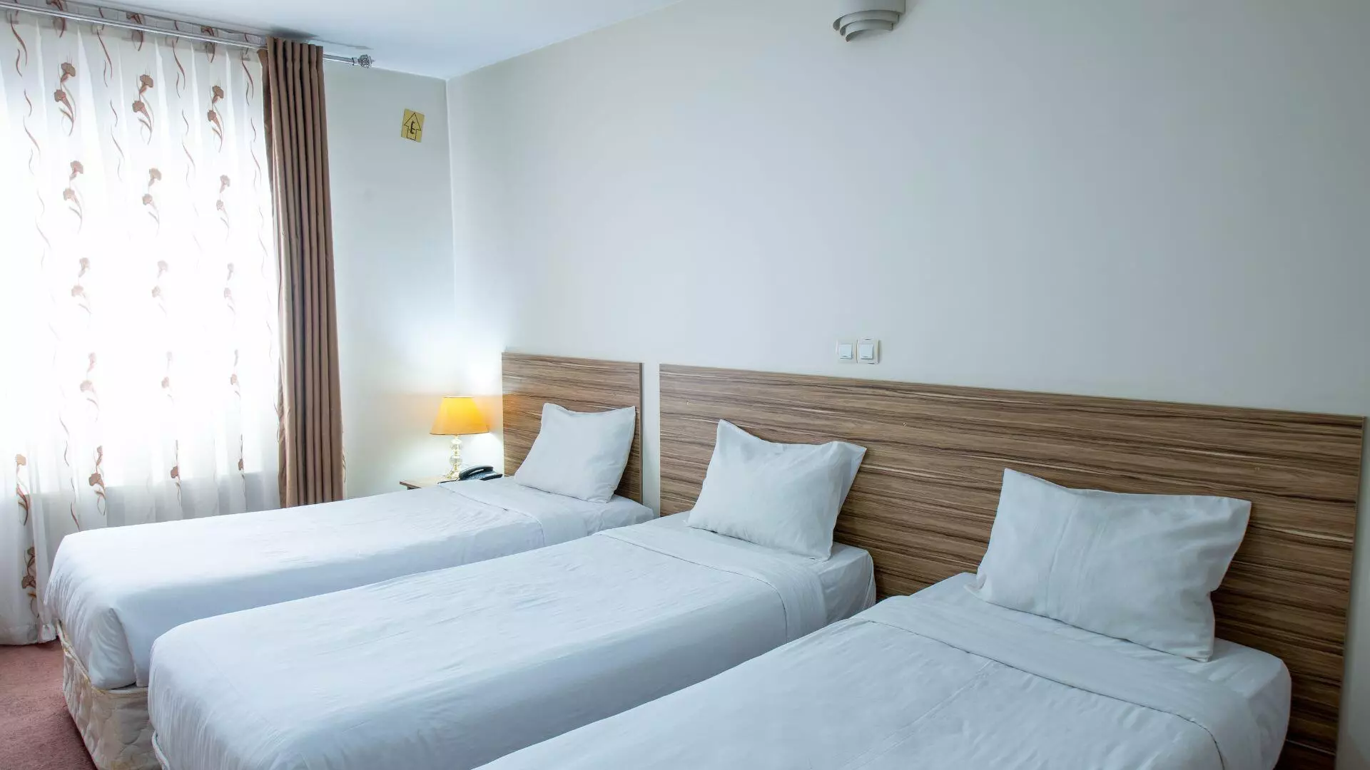 هتل نصیرالملک شیراز - اتاق 3 تخته (3 تخت 1 نفره)