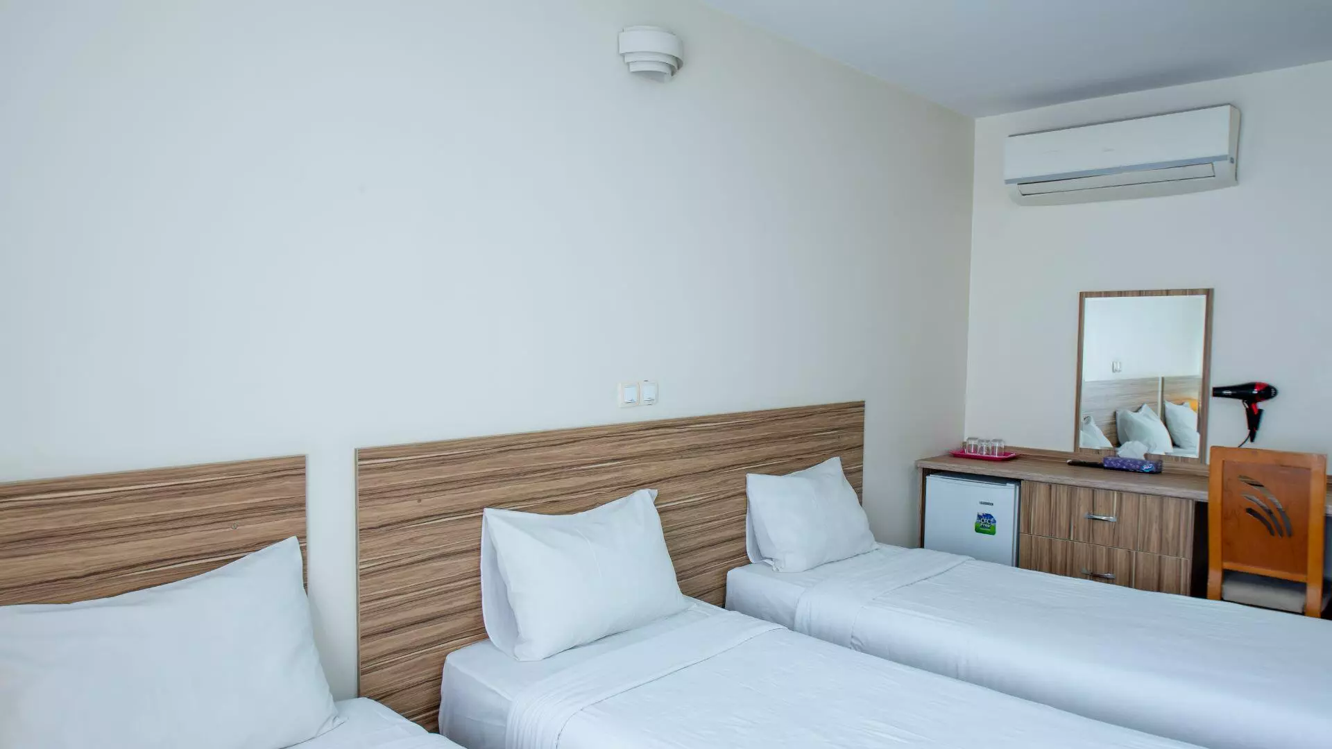 هتل نصیرالملک شیراز - اتاق 3 تخته (3 تخت 1 نفره)