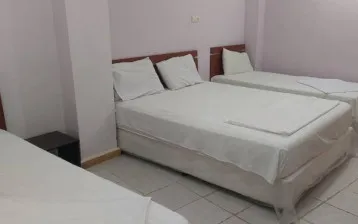 هتل آپارتمان شادناز یک قشم - اتاق 4 تخته (1 تخت 2 نفره 2 تخت 1 نفره)