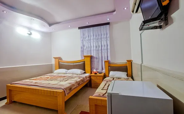 هتل آرمان قشم - اتاق 3 تخته (1 تخت 2 نفره 1 تخت 1 نفره)