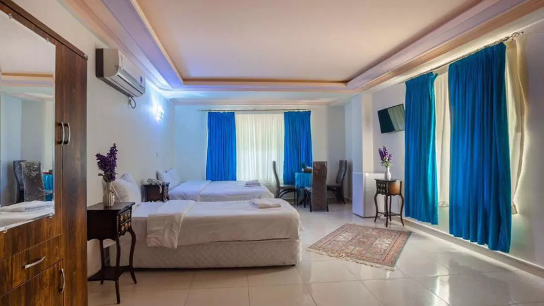 هتل امیر قشم - اتاق 3 تخته (1 تخت 2 نفره 1 تخت 1 نفره)