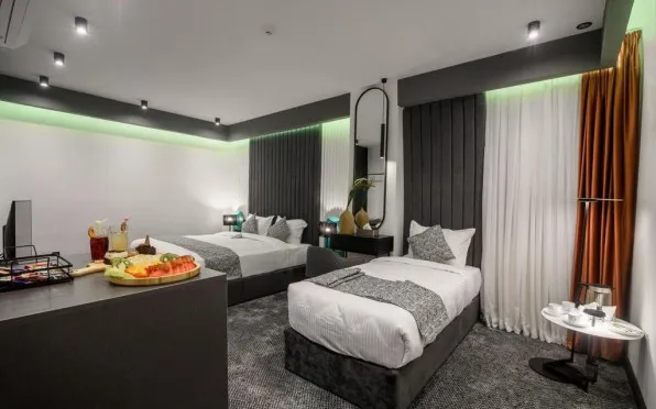 هتل آراکتا قشم - اتاق 3 تخته (1 تخت 2 نفره 1 تخت 1 نفره)