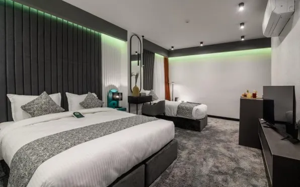 هتل آراکتا قشم - اتاق 3 تخته (1 تخت 2 نفره 1 تخت 1 نفره)