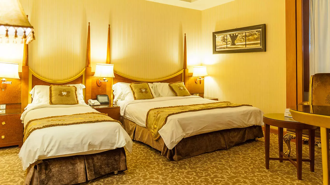 هتل مجلل درویشی مشهد - اتاق 3 تخته (1 تخت 2 نفره و 1 تخت 1 نفره)