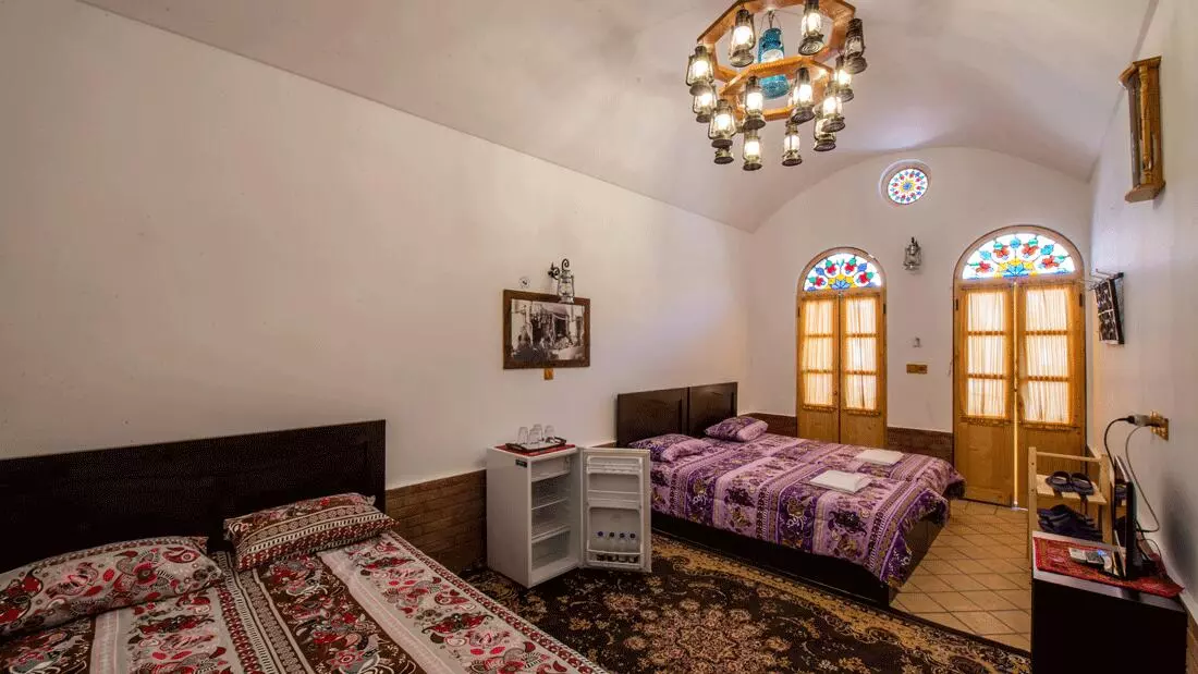 هتل سنتی فانوس ویونا کاشان - اتاق 4 تخته (2 تخت 2 نفره)