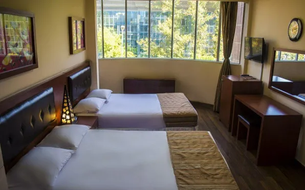 هتل سی برگ مشهد - اتاق 4 تخته (2 تخت 2 نفره)