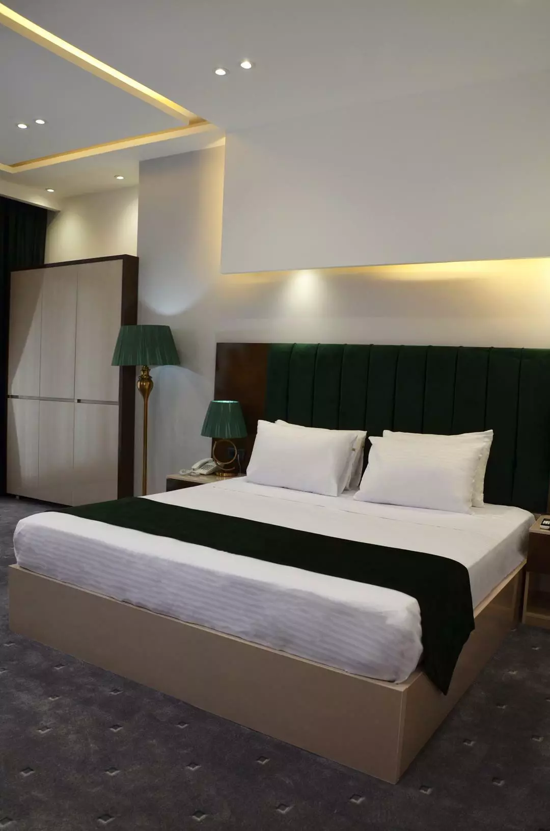 هتل مروارید تهران - اتاق 2 تخته (1 تخت 2 نفره)