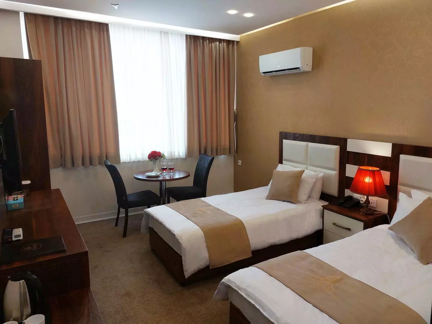 هتل مروارید تهران - اتاق 2 تخته (2 تخت 1 نفره)