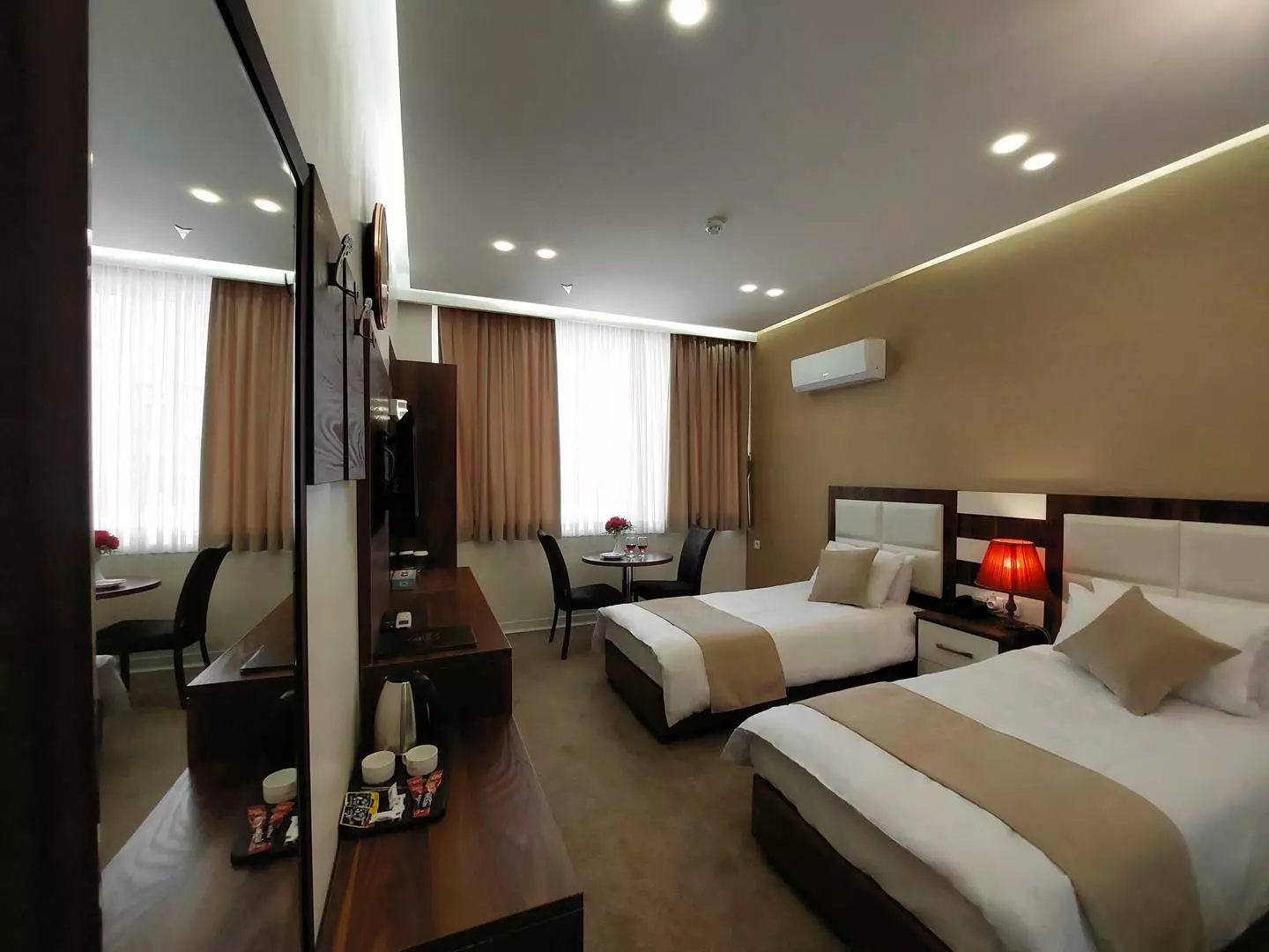 هتل مروارید تهران - اتاق 2 تخته (2 تخت 1 نفره)