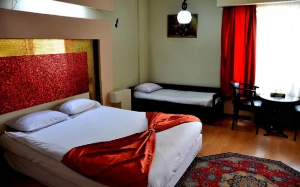 هتل نادری نو تهران - اتاق 3 تخته (1 تخت 2 نفره 1 تخت 1 نفره)