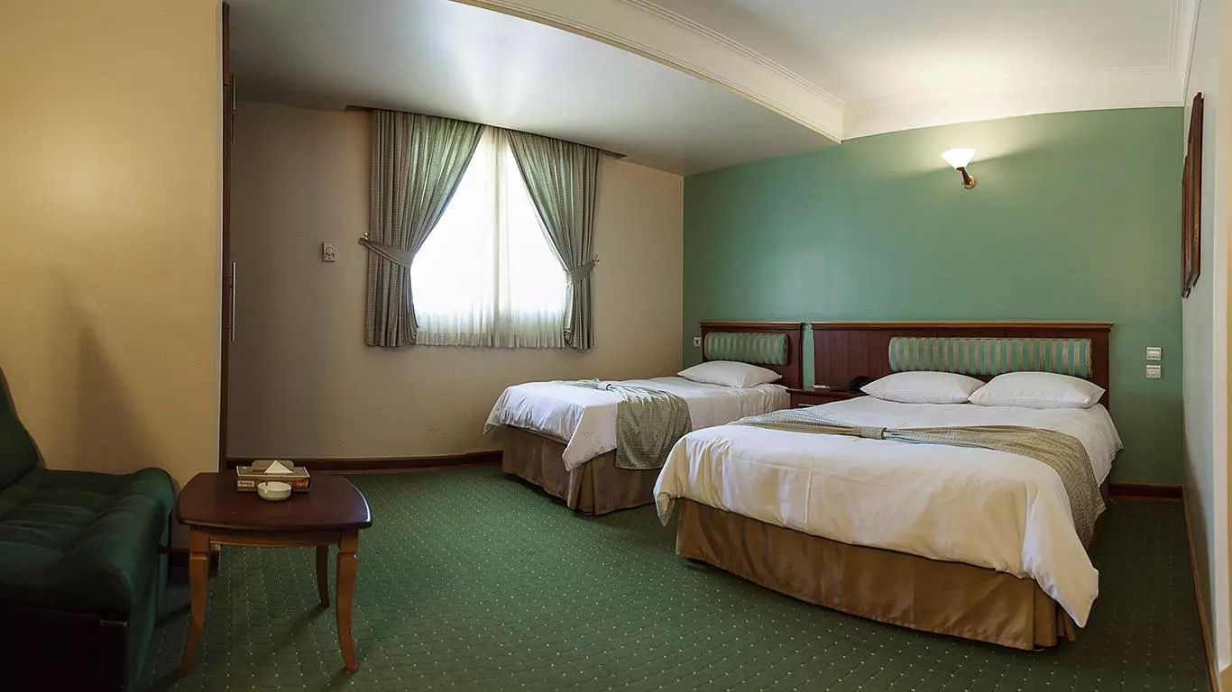 هتل اسکان تهران - اتاق 3 تخته (1 تخت 2 نفره و 1 تخت 1 نفره)