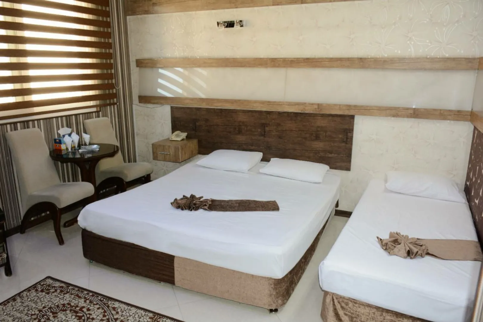 هتل گل گندم مشهد - اتاق 3 تخته (1 تخت 2 نفره و 1 تخت 1 نفره)