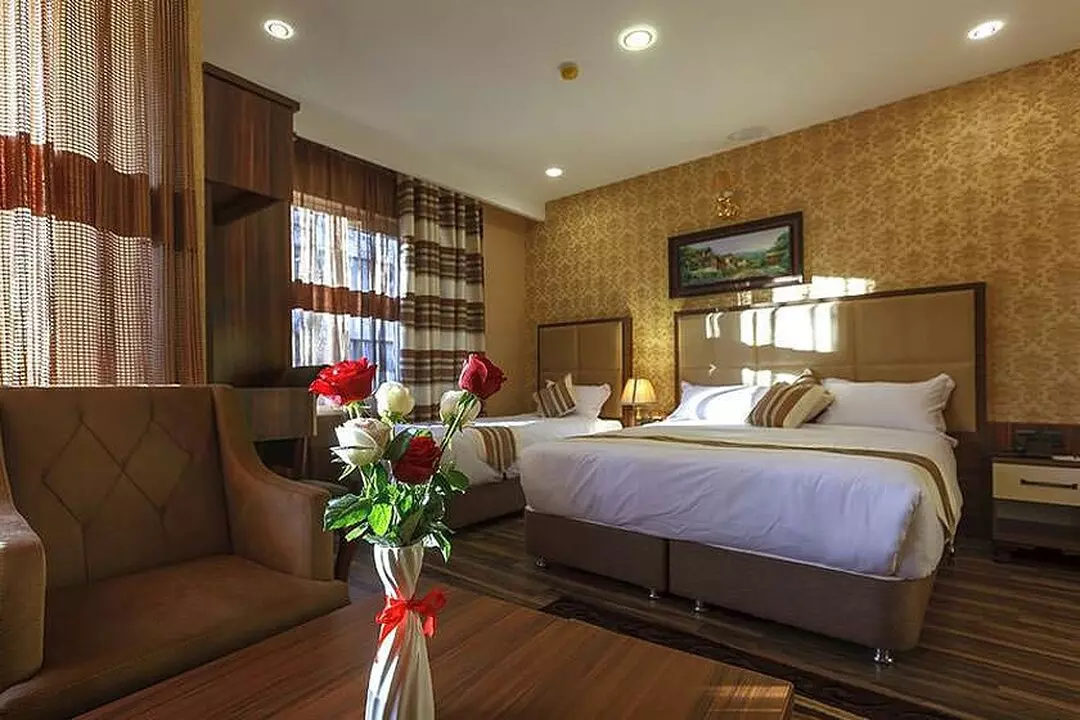 هتل بهار تهران - اتاق 3 تخته (1 تخت 2 نفره 1 تخت 1 نفره)