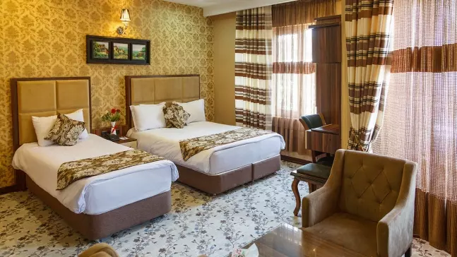 هتل بهار تهران - اتاق 3 تخته (1 تخت 2 نفره 1 تخت 1 نفره)