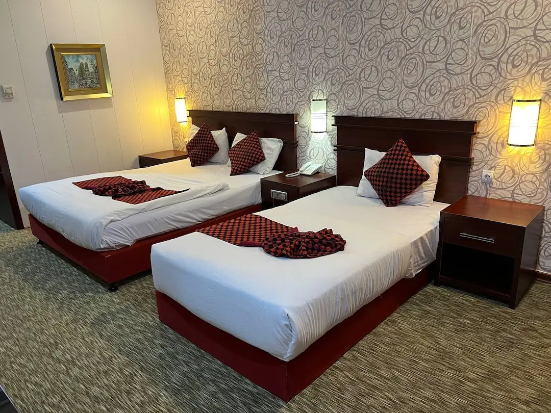 هتل پارمیدا کیش - اتاق 3 تخته (1 تخت 2 نفره 1 تخت 1 نفره)