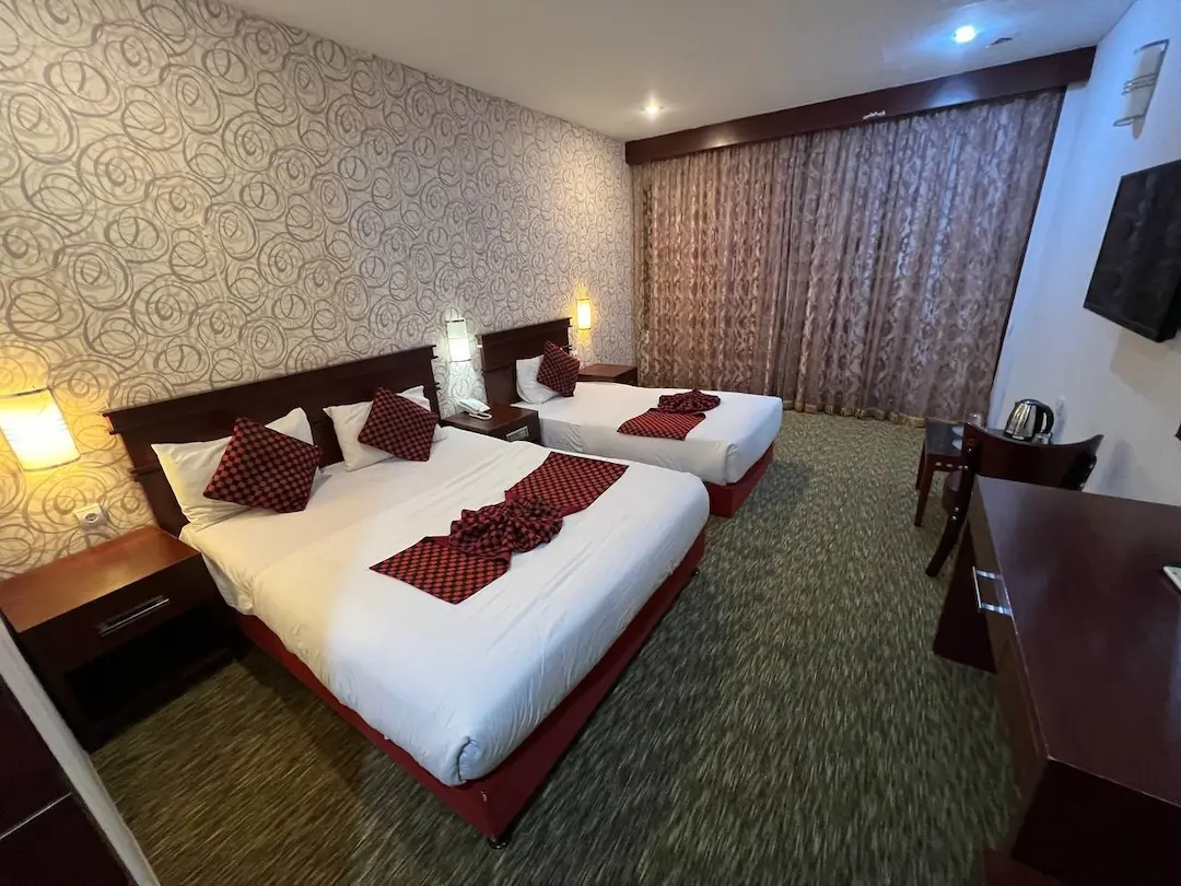 هتل پارمیدا کیش - اتاق 3 تخته (1 تخت 2 نفره 1 تخت 1 نفره)