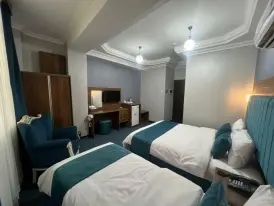 هتل کارا قشم - اتاق 3 تخته (1 تخت 2 نفره و 1 تخت 1 نفره)