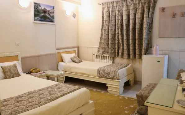 هتل کارون اصفهان - اتاق 3 تخته (1 تخت 2 نفره 1 تخت 1 نفره)