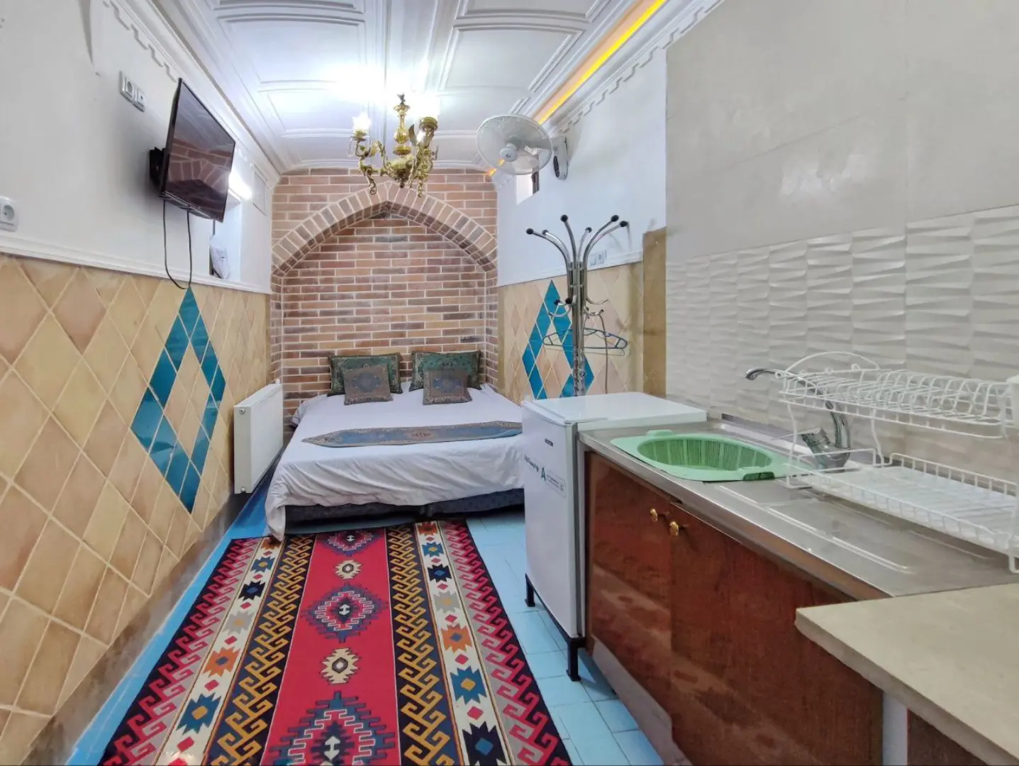 اقامتگاه بومگردی عطاءالدوله شیراز - اتاق 2 تخته (1 تخت 2 نفره)