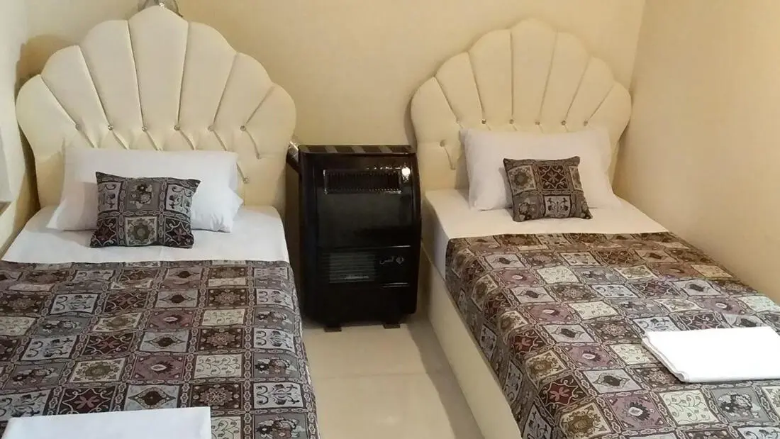 اقامتگاه سنتی ماه سلطان شیراز - اتاق 2 تخته (2 تخت 1 نفره)