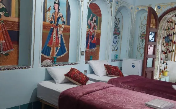 اقامتگاه سنتی ملک تاج شیراز - اتاق 2 تخته (2 تخت 1 نفره)