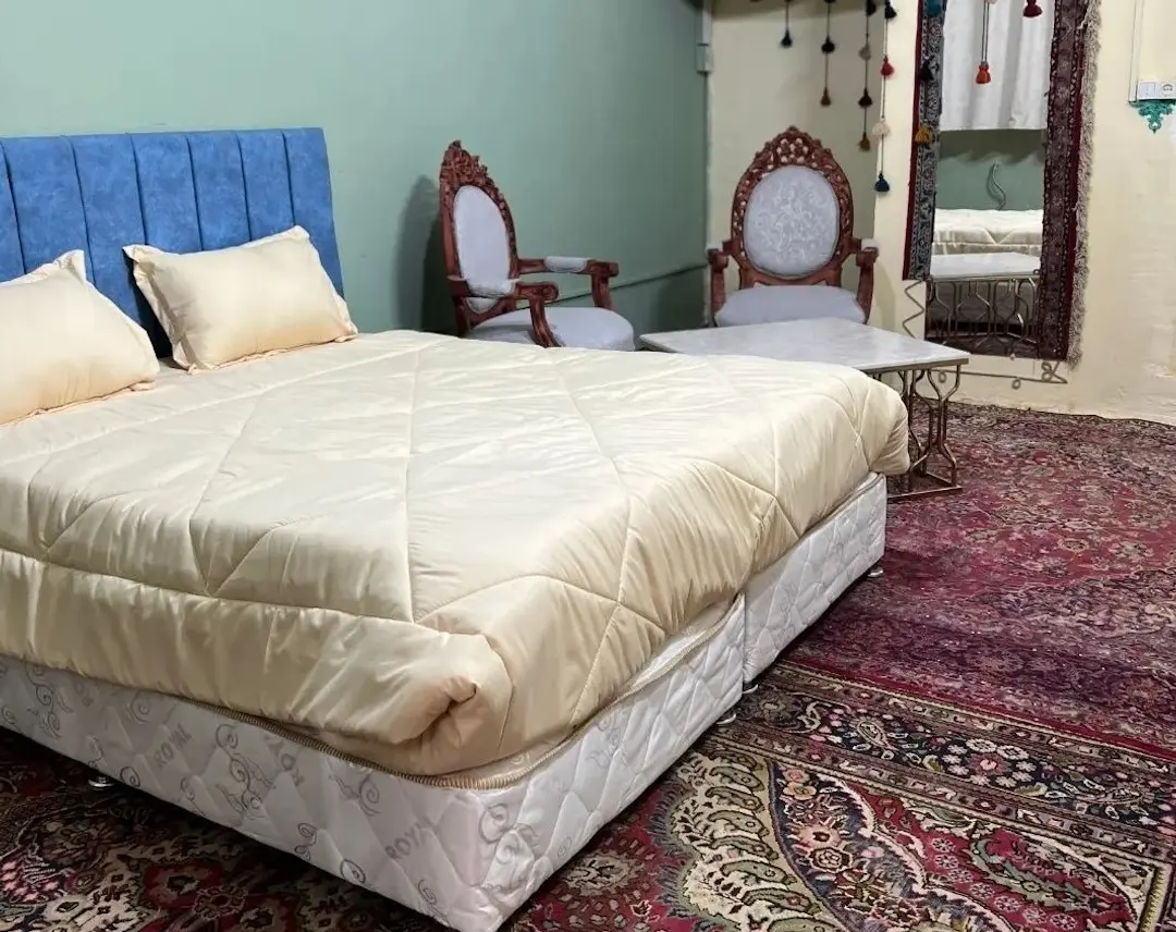 مهمانپذیر فونیکس شیراز - اتاق 2 تخته (1 تخت 2 نفره)