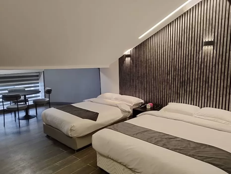 هتل یاس تهران - اتاق 4 تخته (2 تخت 2 نفره)