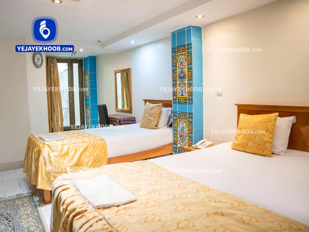 هتل ملک اصفهان - اتاق 3 تخته (1 تخت 2 نفره و 1 تخت 1 نفره)