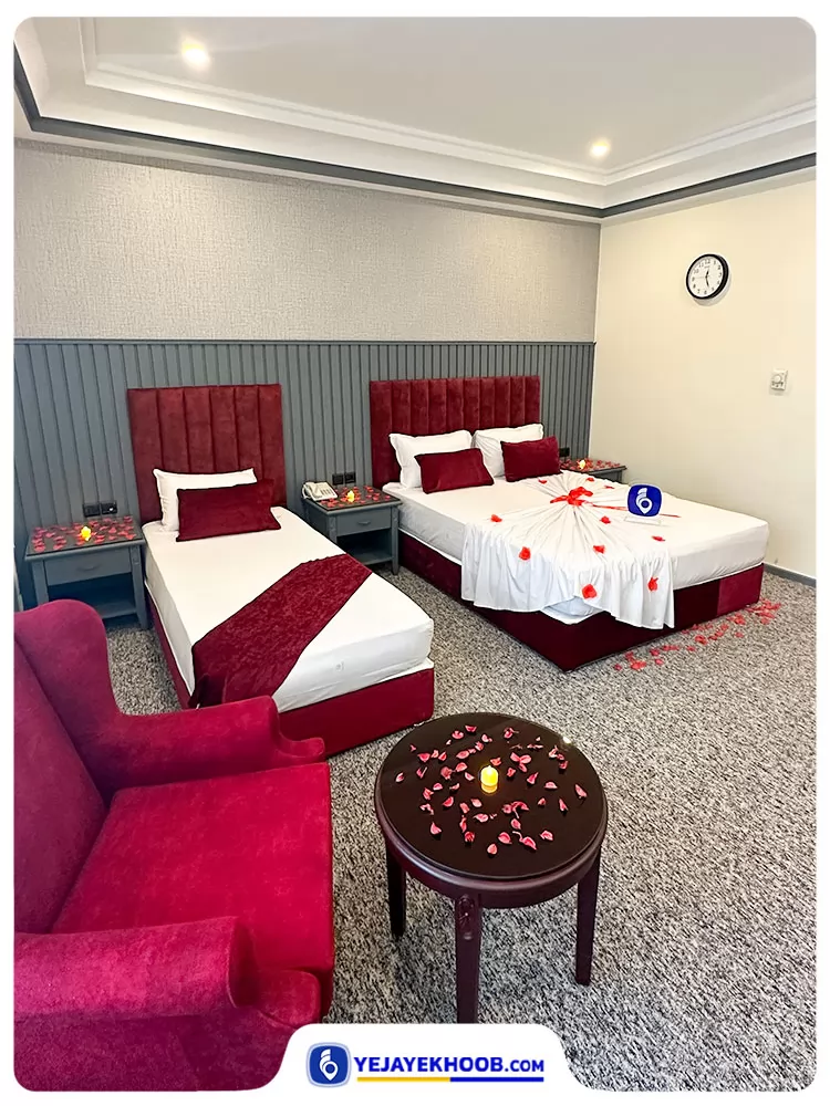 هتل سایه مشهد - اتاق 3 تخته رویال (1 تخت 2 نفره و 1 تخت 1 نفره)