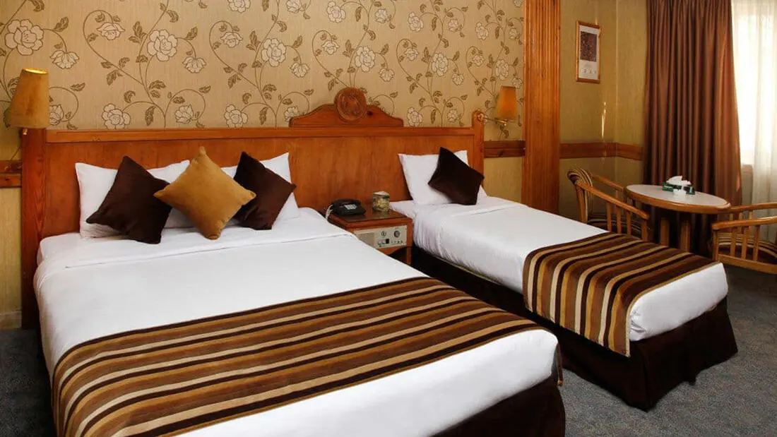 هتل امیر تهران - اتاق 3 تخته (1 تخت 2 نفره و 1 تخت 1 نفره)