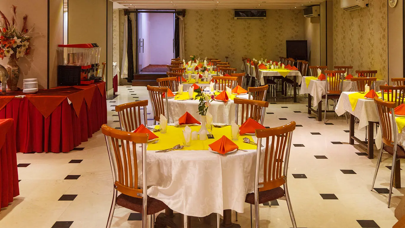 هتل بابا طاهر تهران - رستوران