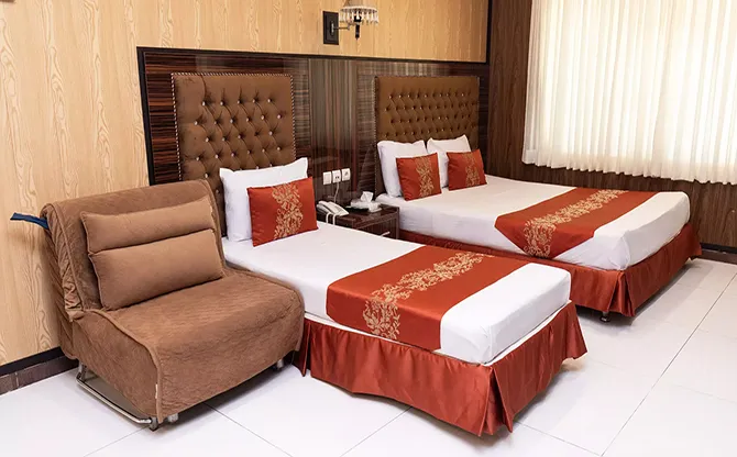 هتل حافظ تهران - اتاق 3 تخته (1 تخت 2 نفره و 1 تخت 1 نفره)