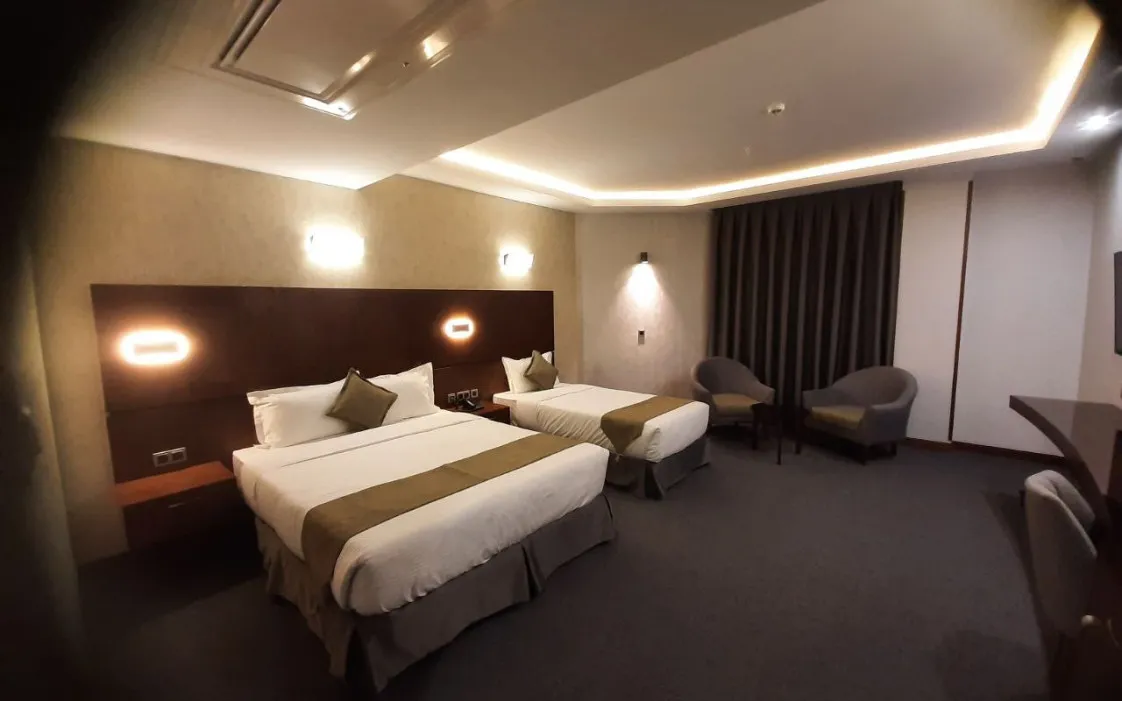 هتل ریتز تهران - اتاق 3 تخته (1 تخت 2 نفره و 1 تخت 1 نفره)